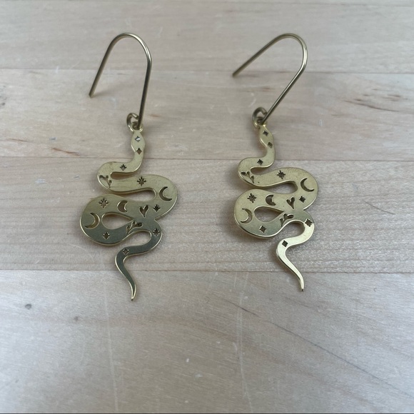 Brass cutout snake earrings - Picture 3 of 7